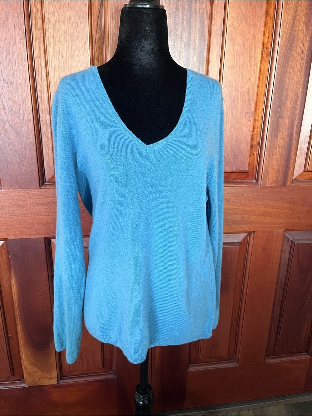 Charter Club 2ply 100% Cashmere v-neck Sweater Porcelain Blue Size Large